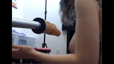 فاتنة قصفت بواسطة آلة
